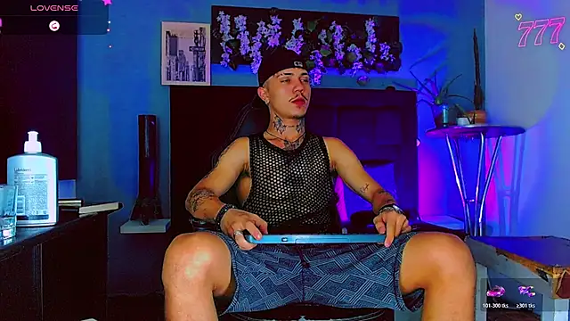 HannibalLester Adlı Modelin Canlı XXX Sohbeti