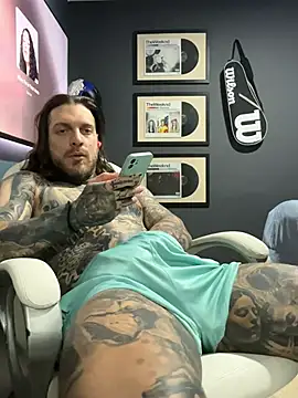 ThomasHells XXX чат на живо