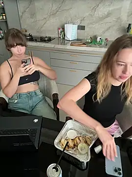 Nura_n_Sarah live XXX chat