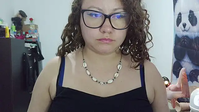 curly_greeneyed's Live XXX Chat