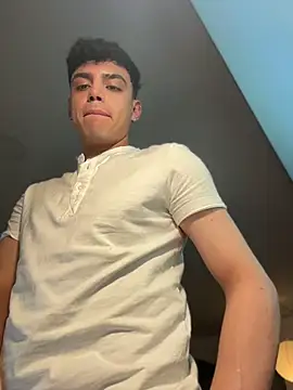 aronnhidden Chat XXX live