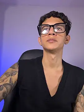 tylerrnova live XXX chat