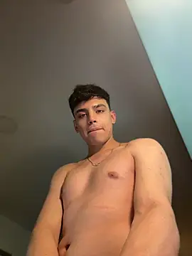 aronnhidden live XXX chat