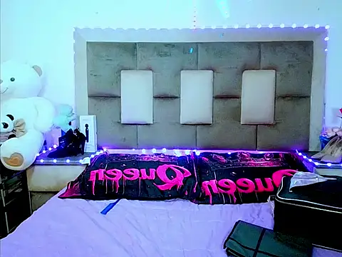indiantopaz694u Adlı Modelin Canlı XXX Sohbeti