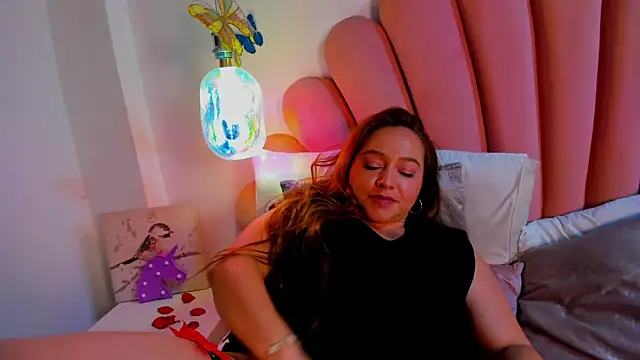 SabrinaVantress' Live XXX Chat