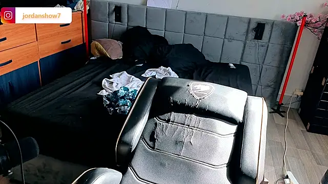 Онлайн чат XXX JordanShow
