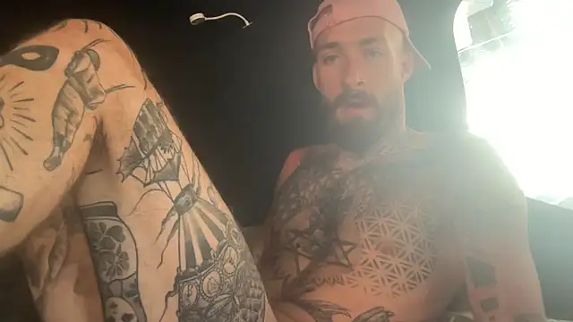 Tuhands live XXX chat