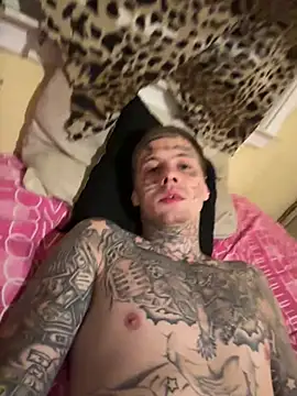 Chat XXX en directo de tattedupguy