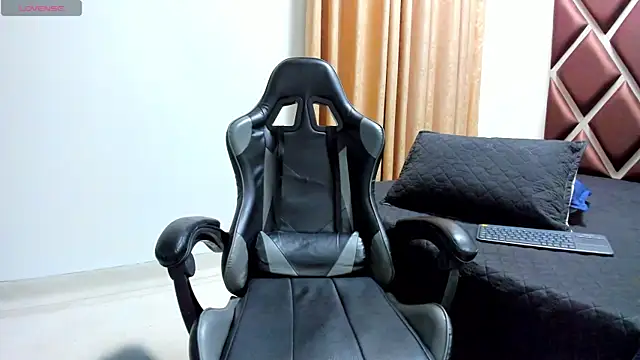 Ithan_Hott's Live XXX Chat