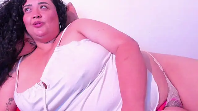 XXX chat uživo modela Bella-Cloe
