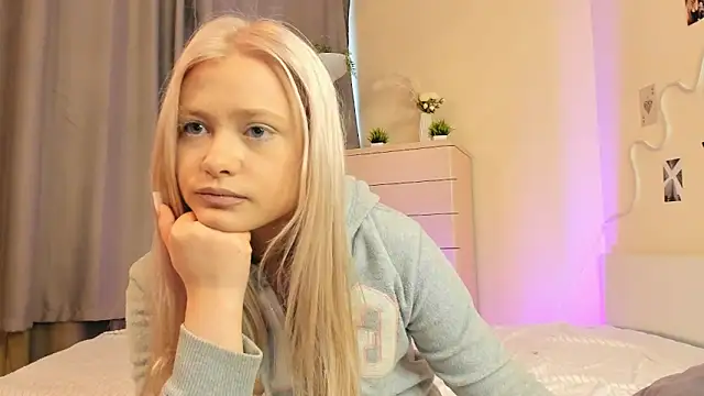 MidnightPoise's Live XXX Chat