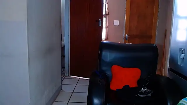 Chat +18 de omalicha98 ao vivo