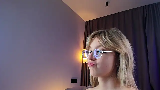NovaOliphant – Live XXX-chat
