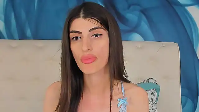 SkinnyDolly live XXX chat