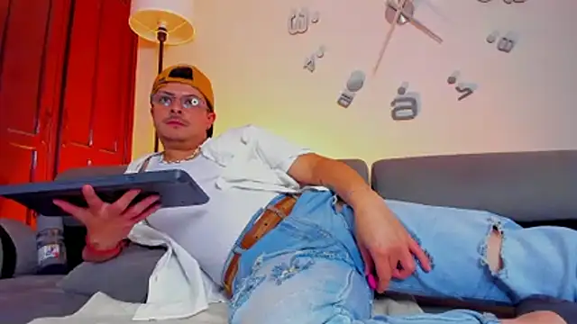 Leo_Hunt_ Live XXX-Chat