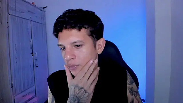 tylerrnova's Live XXX Chat