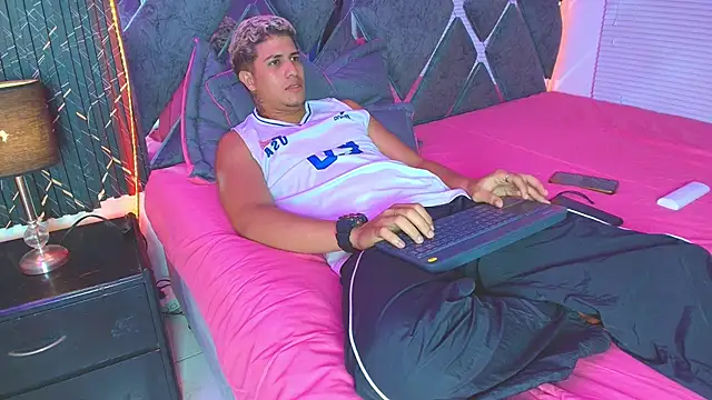 Chat +18 de dominic_connor ao vivo