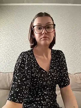 Chat +18 de RinaCat ao vivo