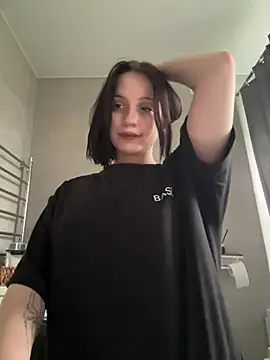 YourLittleDevil Adlı Modelin Canlı XXX Sohbeti