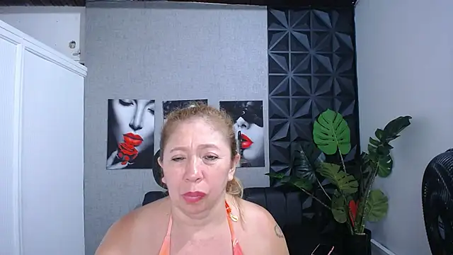 دردشة Valentinaa_mature الجنسية المباشرة