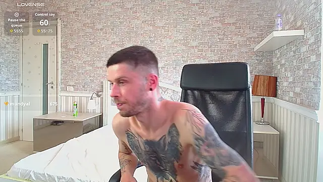 JonahShaw Adlı Modelin Canlı XXX Sohbeti