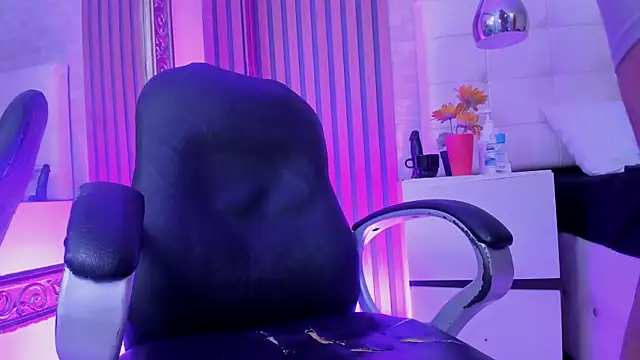 XXX chat uživo modela KyleeSmiith