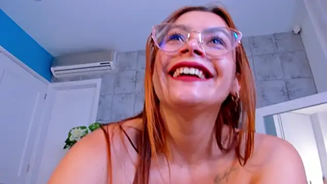 SaraAlvarezx Chat XXX in diretta