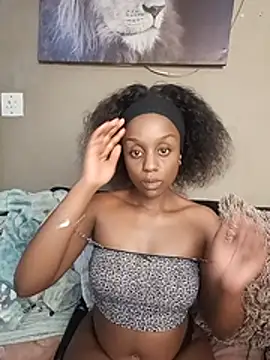 Queen-Chocolate's Live XXX Chat