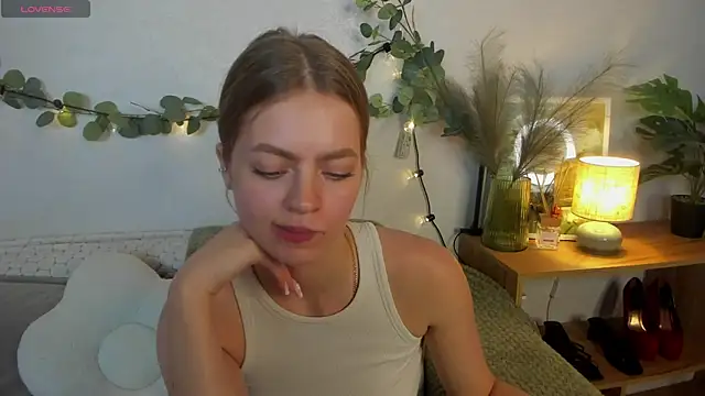 HoneyEmilly's Live XXX Chat