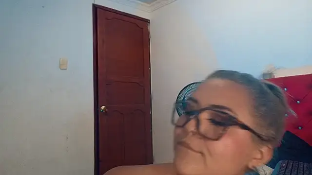 Agatha_humidity Chat XXX in diretta