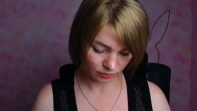 CuttieEmma – Live XXX-chat