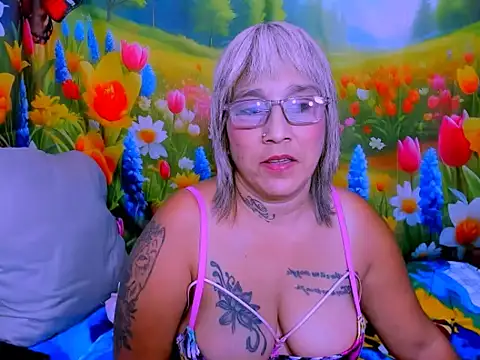 indianroxy's Live XXX Chat