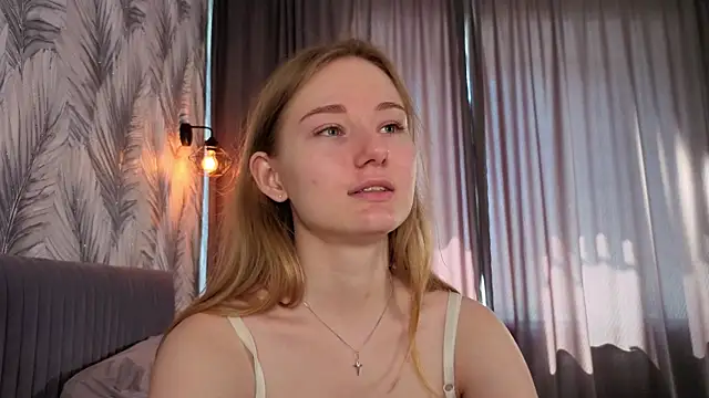 ElvinaRose Adlı Modelin Canlı XXX Sohbeti