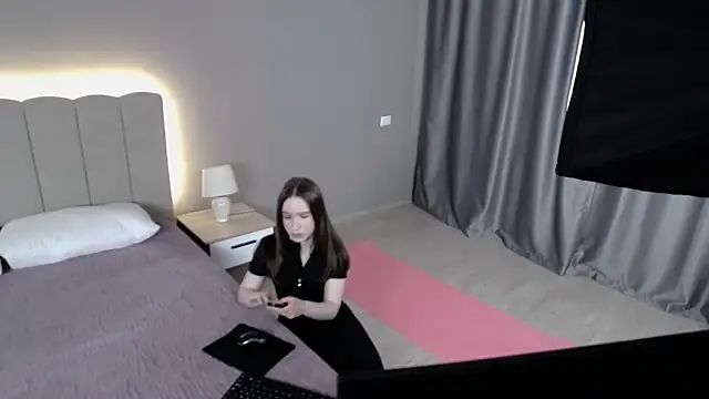 MarliinNova Adlı Modelin Canlı XXX Sohbeti