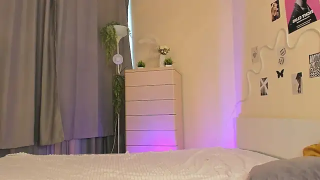 MidnightPoise Adlı Modelin Canlı XXX Sohbeti