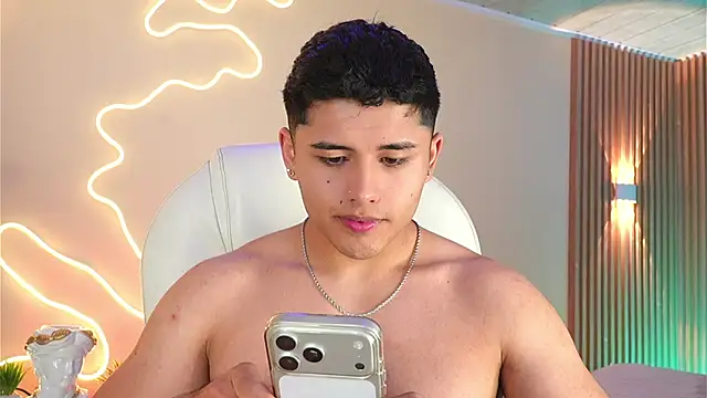 MatiasKorn Adlı Modelin Canlı XXX Sohbeti