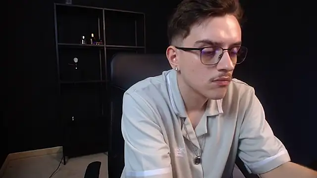 Chat +18 de FelixStarkk ao vivo