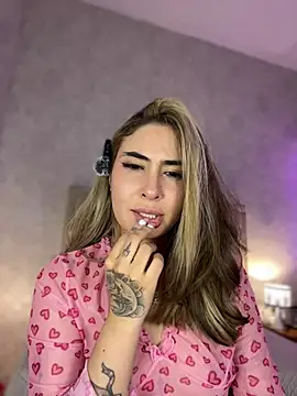nini_love01 Adlı Modelin Canlı XXX Sohbeti
