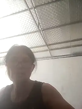 Vieekee Adlı Modelin Canlı XXX Sohbeti