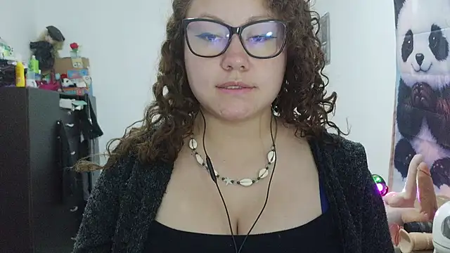 curly_greeneyed Chat XXX in diretta