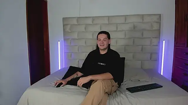 MatthewDavis_ Live XXX-Chat
