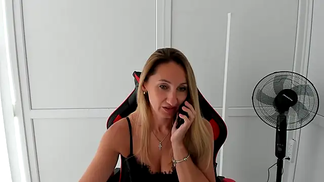 دردشة LilyDreamm الجنسية المباشرة