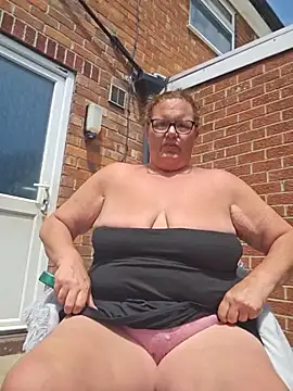MissQueenBeex live XXX chat