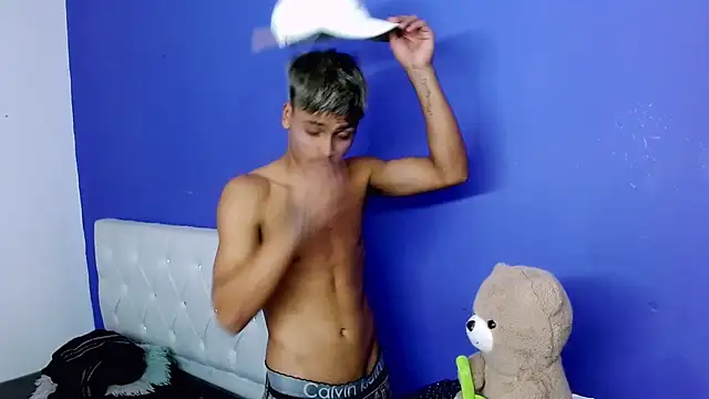 Chat +18 de Angel_foxc13 ao vivo