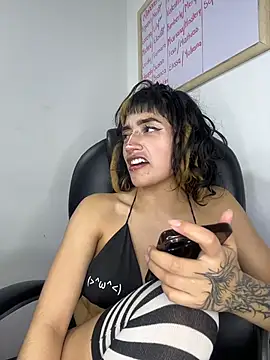 baby_akuma Adlı Modelin Canlı XXX Sohbeti