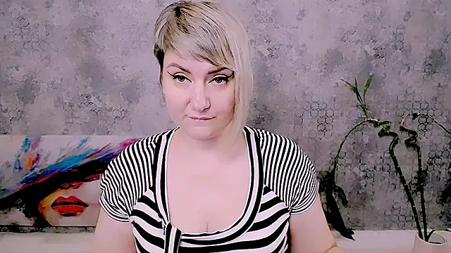Djullia Live XXX-chat