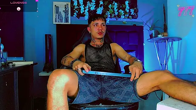 HannibalLester Chat XXX in diretta