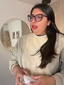 Chat +18 de Sally_Dvine ao vivo