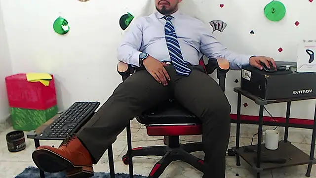 Chatroom XXX en direct de KalethBigDick