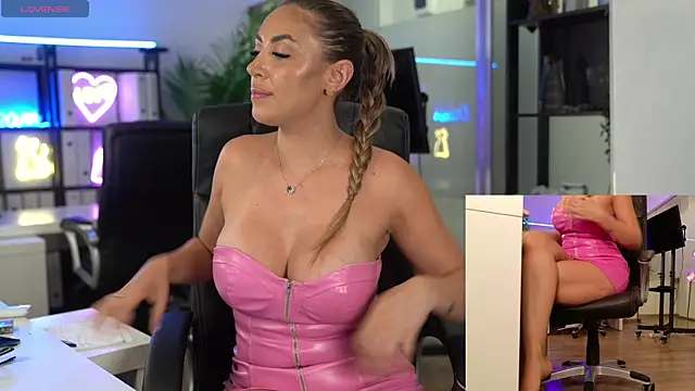 BabesGoWild's Live XXX Chat